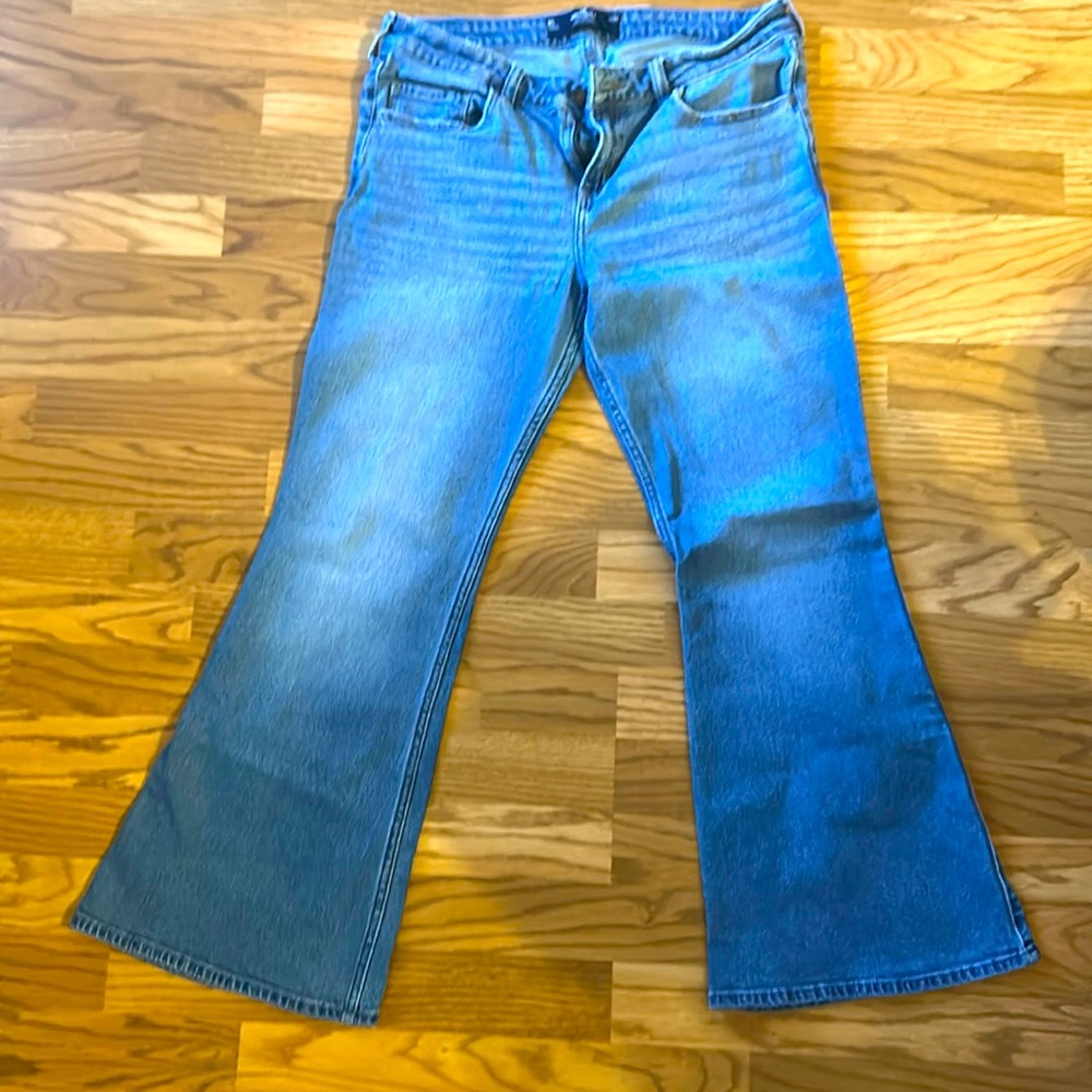 HIGH-RISE MEDIUM WASH FLARE JEANS